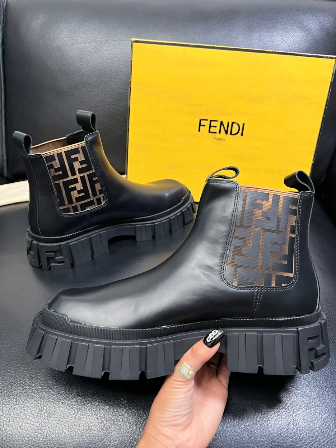 Men's shoes 💰900 FENDI High-quality top craftsmanship, Fendi boots high-top counter synchronization, original factory configuration imported Italian cowhide fly-knit fabric, imported cowhide lining, breathable and comfortable, soles: original soles specially provided by the original factory, original factory and single goods are welcome to compare, code number 39-44 (customized 38 45)